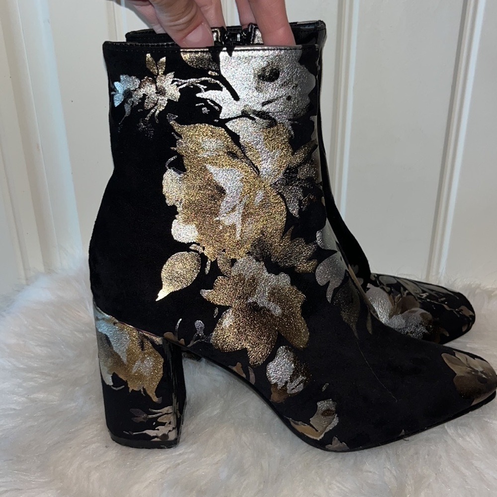 Y2K statement Black Floral High Heel Mid-Calf Boots
Lulus black metallic 7.5